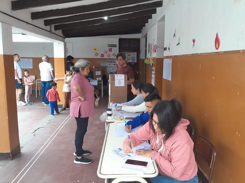 Escuela Gobernador Olmos, avenida Fuerza Aérea 2.131 Escuela Gobernador Olmos, avenida Fuerza Aérea 2.131 Escuela Gobernador Olmos, Avenida Fuerza Aérea 2131.