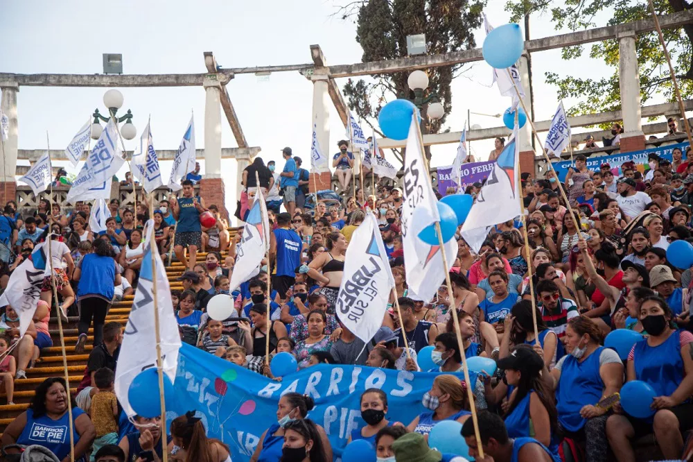 acto barrio de pie
