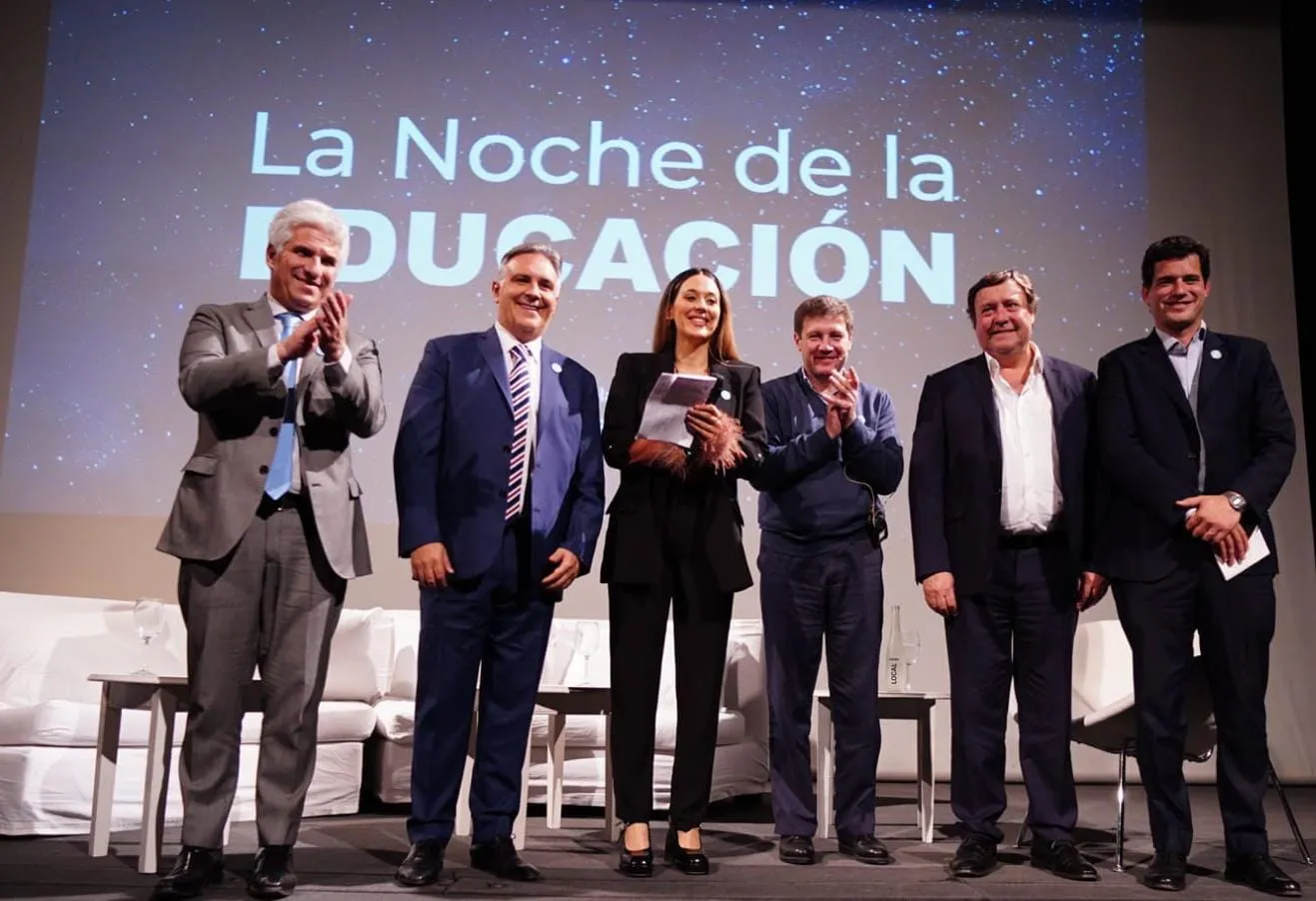 lllaryora en la noche de la educacion (1)