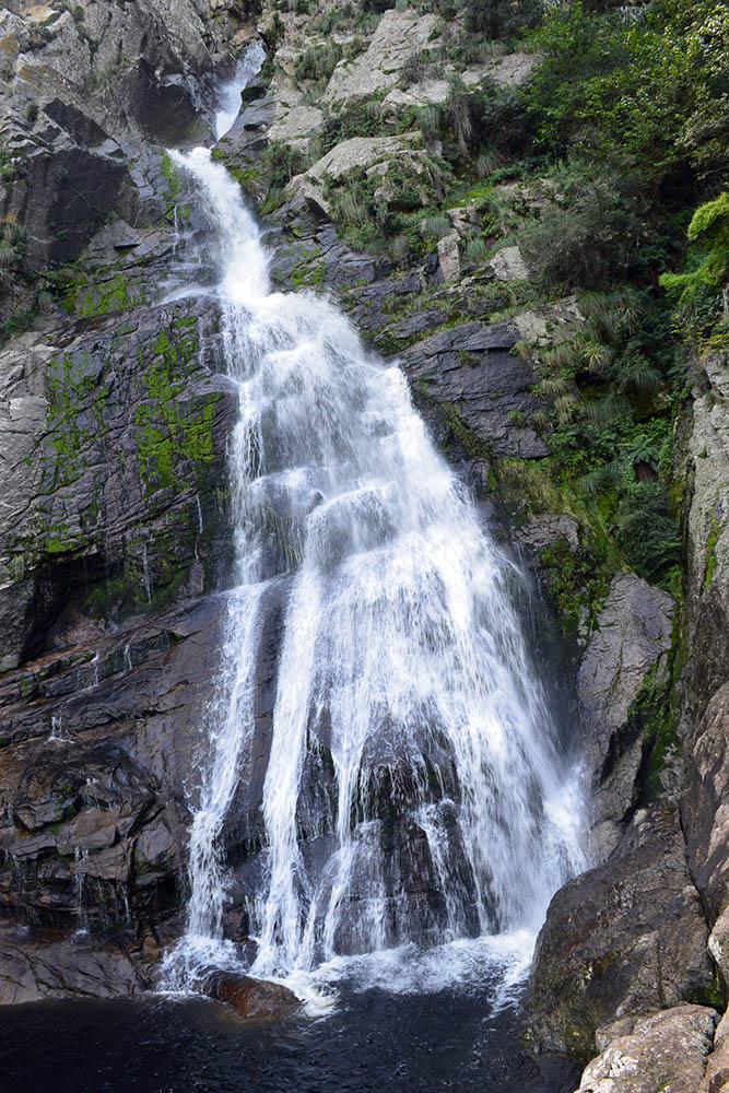 Este es apenas un tramo de la inmensa Cascada Los Chorrillos que mide 115 metros