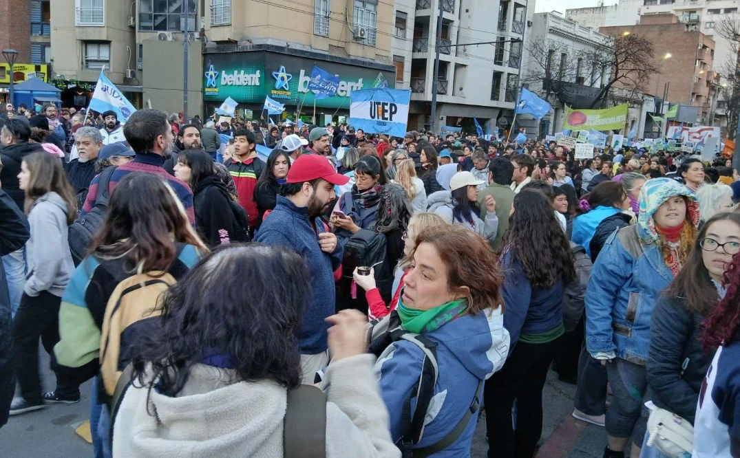 Argentina no se vende: una multitud se movilizó en Córdoba por la tierra y la soberanía thumbnail