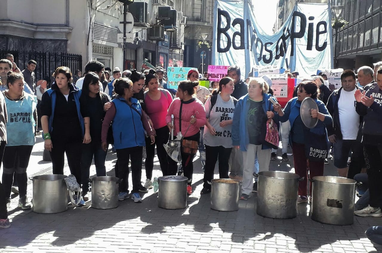 Olla pupular barrios de pie by Revista PPV