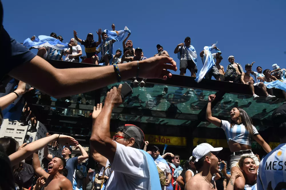 20-12-2022_cientos_de_miles_de_hinchas (1)