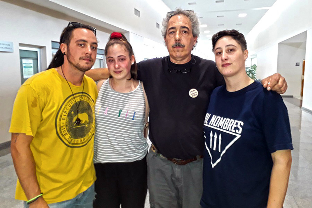 paloma junto a su familia portal cruz del eje