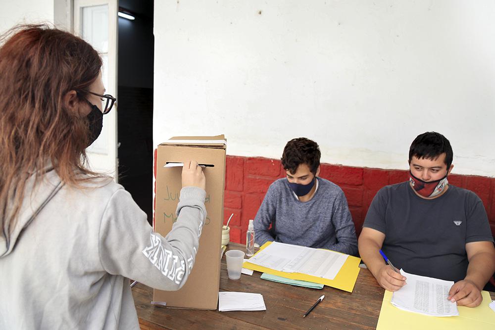 Votando © NA