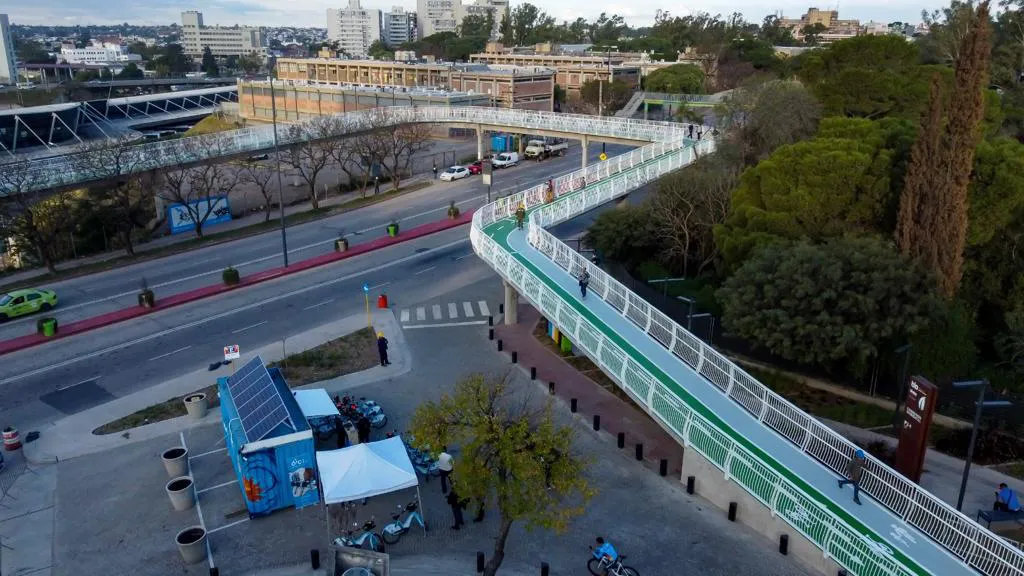 ciclovía en altura by prensacba
