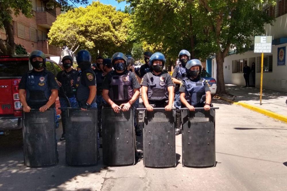 Policia en movilizacion de la Coopi