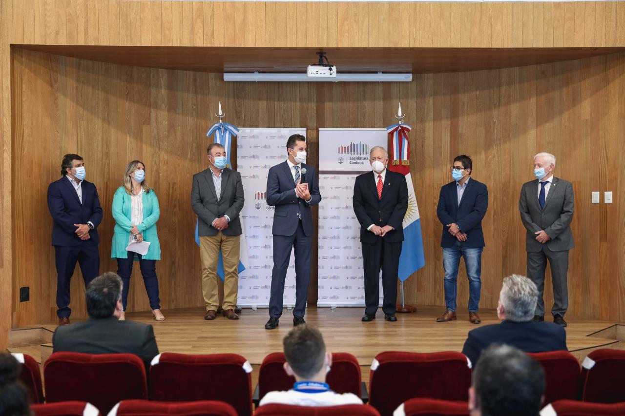 Homenaje a Pizzi Legislatura