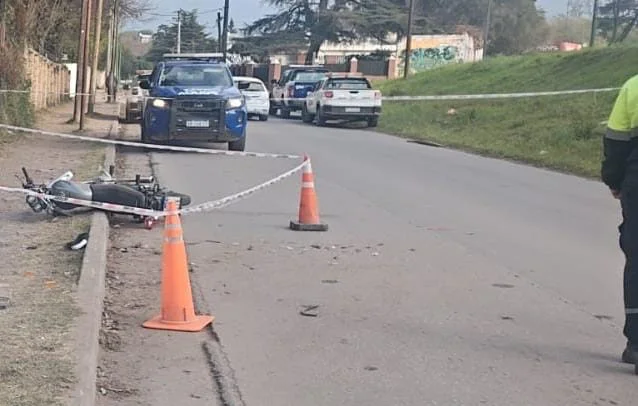 Villa Allende: perdió el control de la motocicleta y murió al impactar contra un poste thumbnail