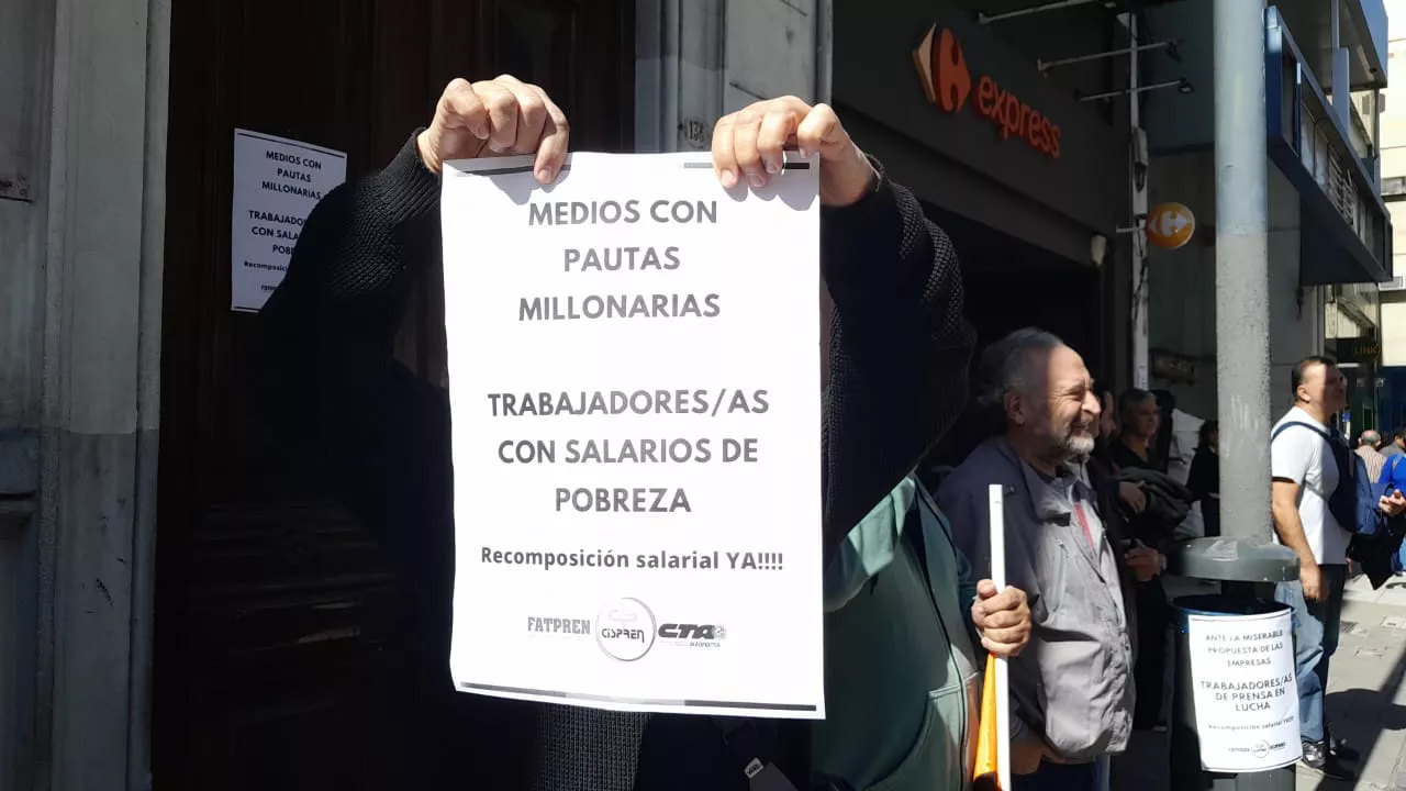 Asamblea del Cispren en la puerta de Cadena 3 C