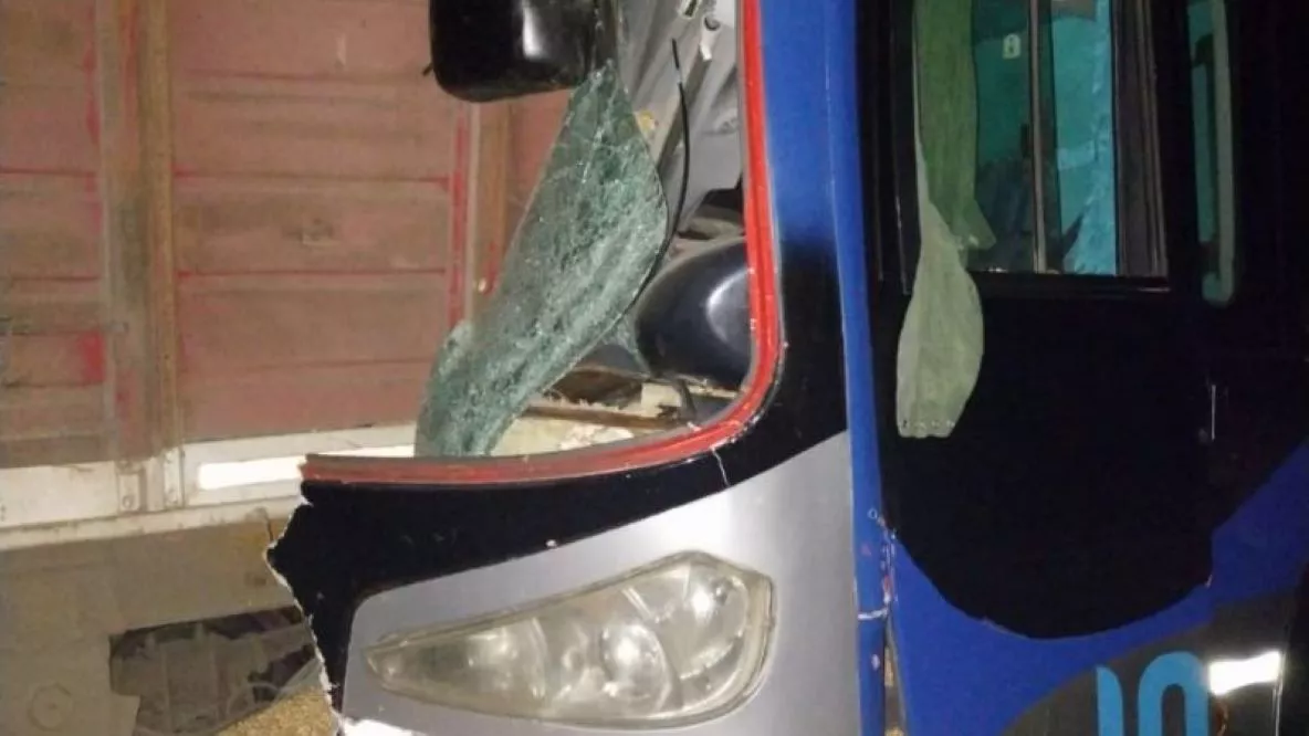 Choque colectivo autopista Gentileza El Regional