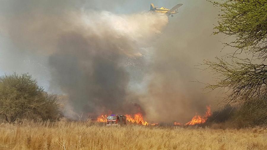 Incendio en las sierras by @Fuegocba