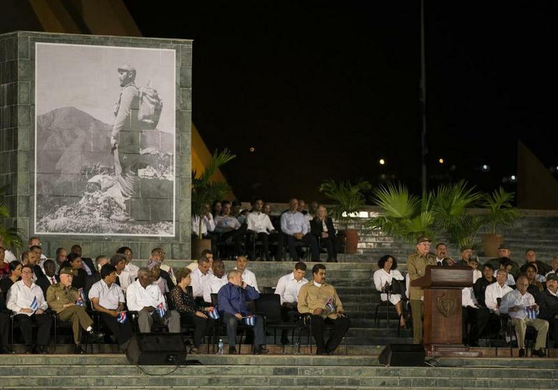 FOTO ACTO FIDEL EN SANTIAGO 031216 