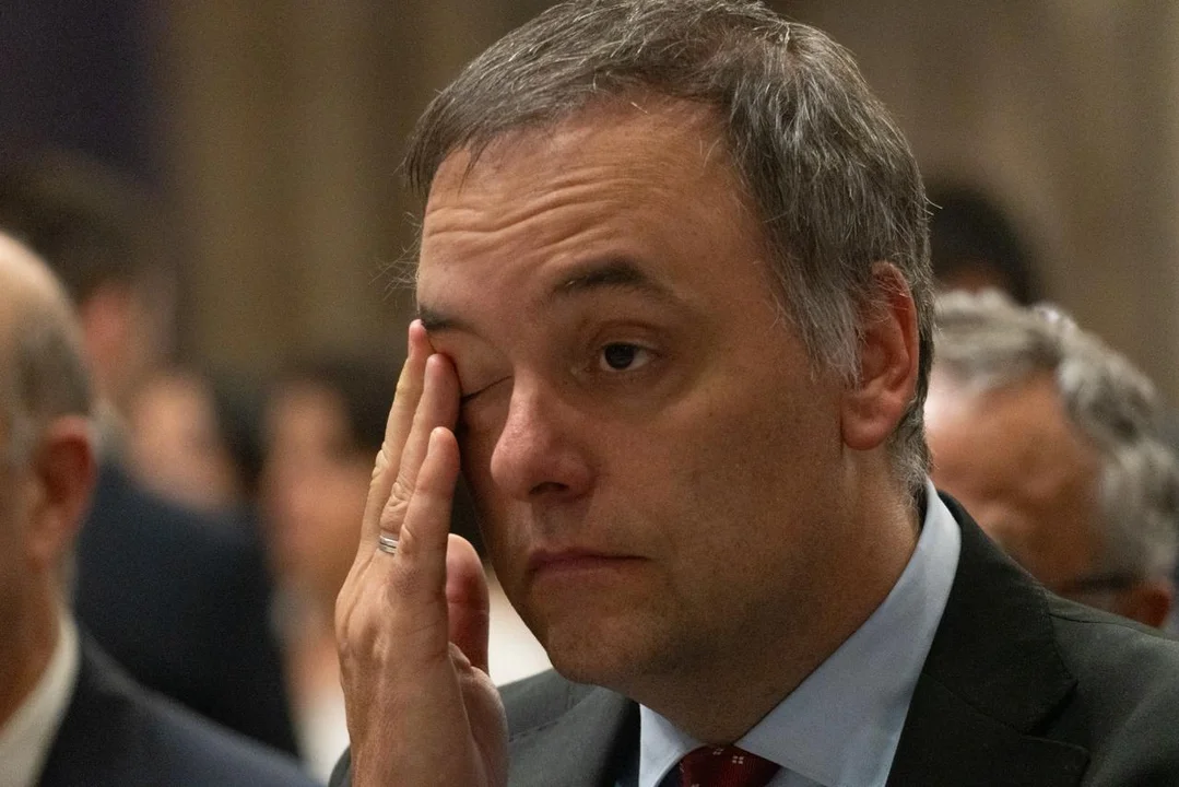 adorni preocupado 1