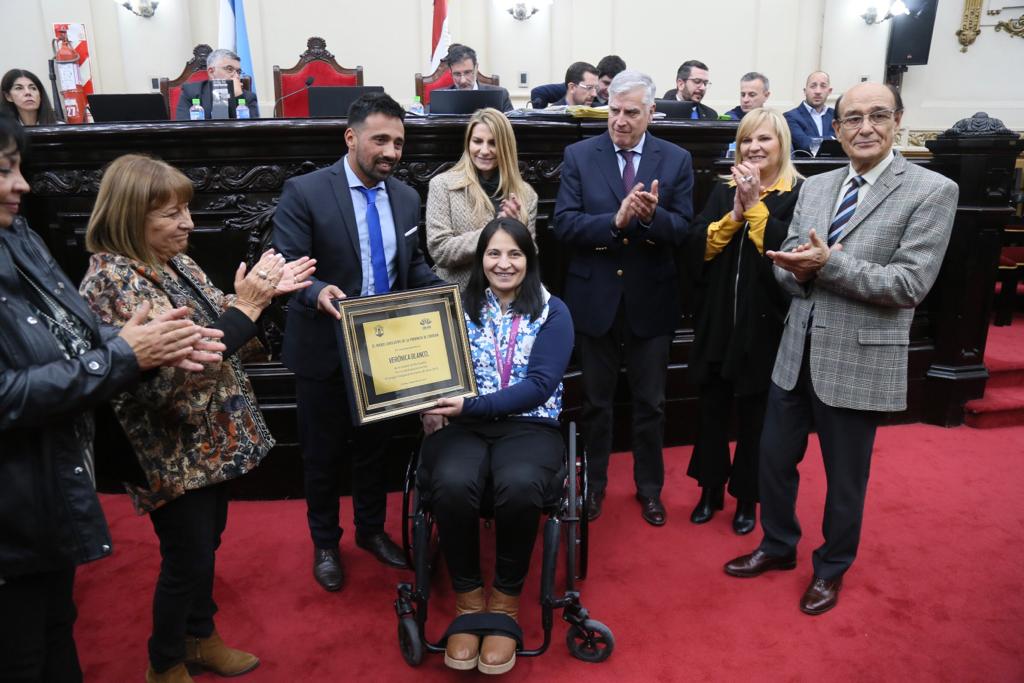 Homenaje a Verónica Balnco - Prensa Legislatura