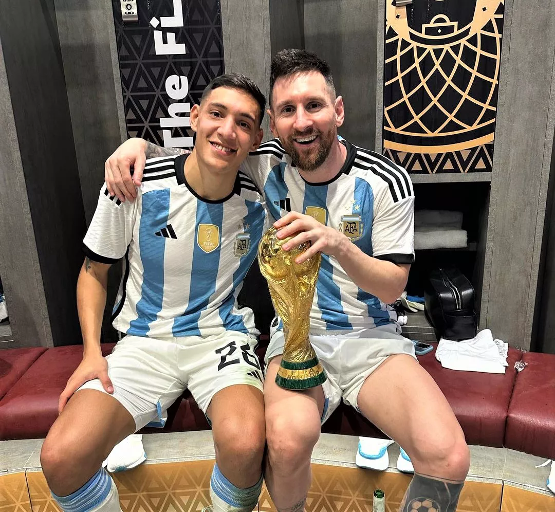 Nahuel Molina y Lionel Messi con la Copa (instagram Nahuel Molina)