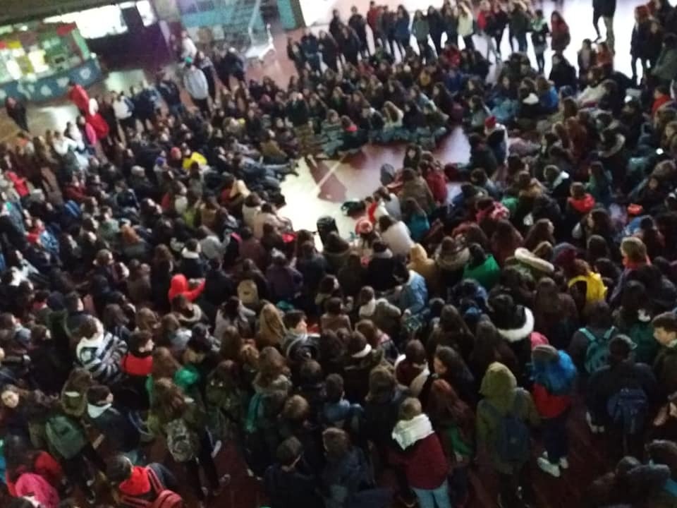 toma en el colegio belgrano (2)