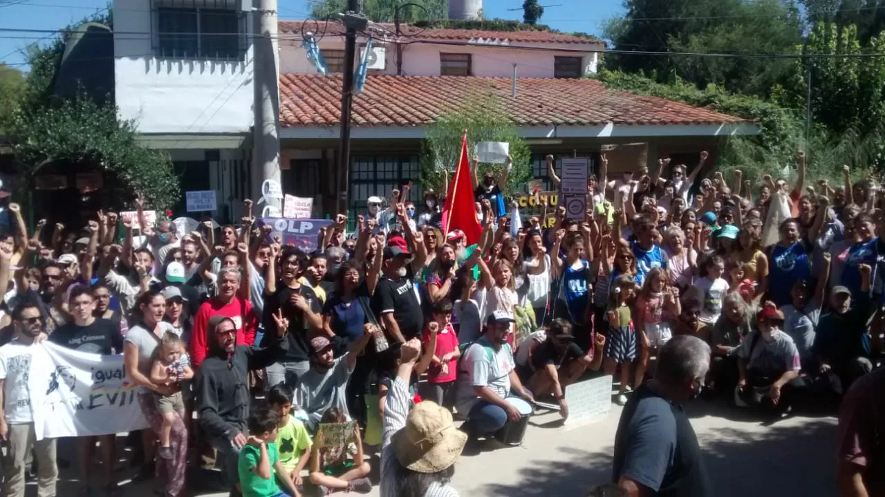 Manifestación en Los Aromos contra el negacionismo de Nelly Morales (LNM) 05