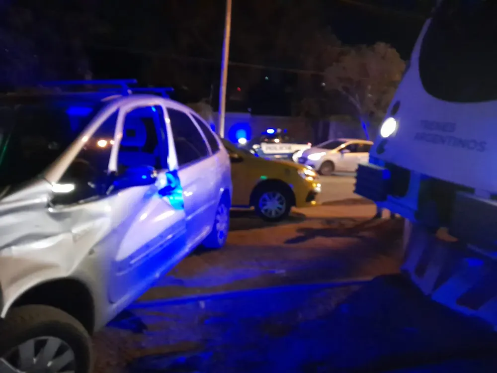 Tren de las Sierras chocó a un auto en Villa Rivera Indarte (Policía) 02