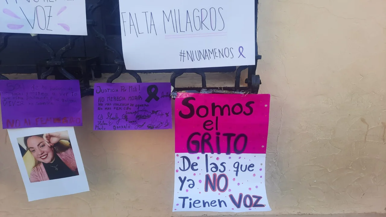 Monse milagros Bottone by Cba24n