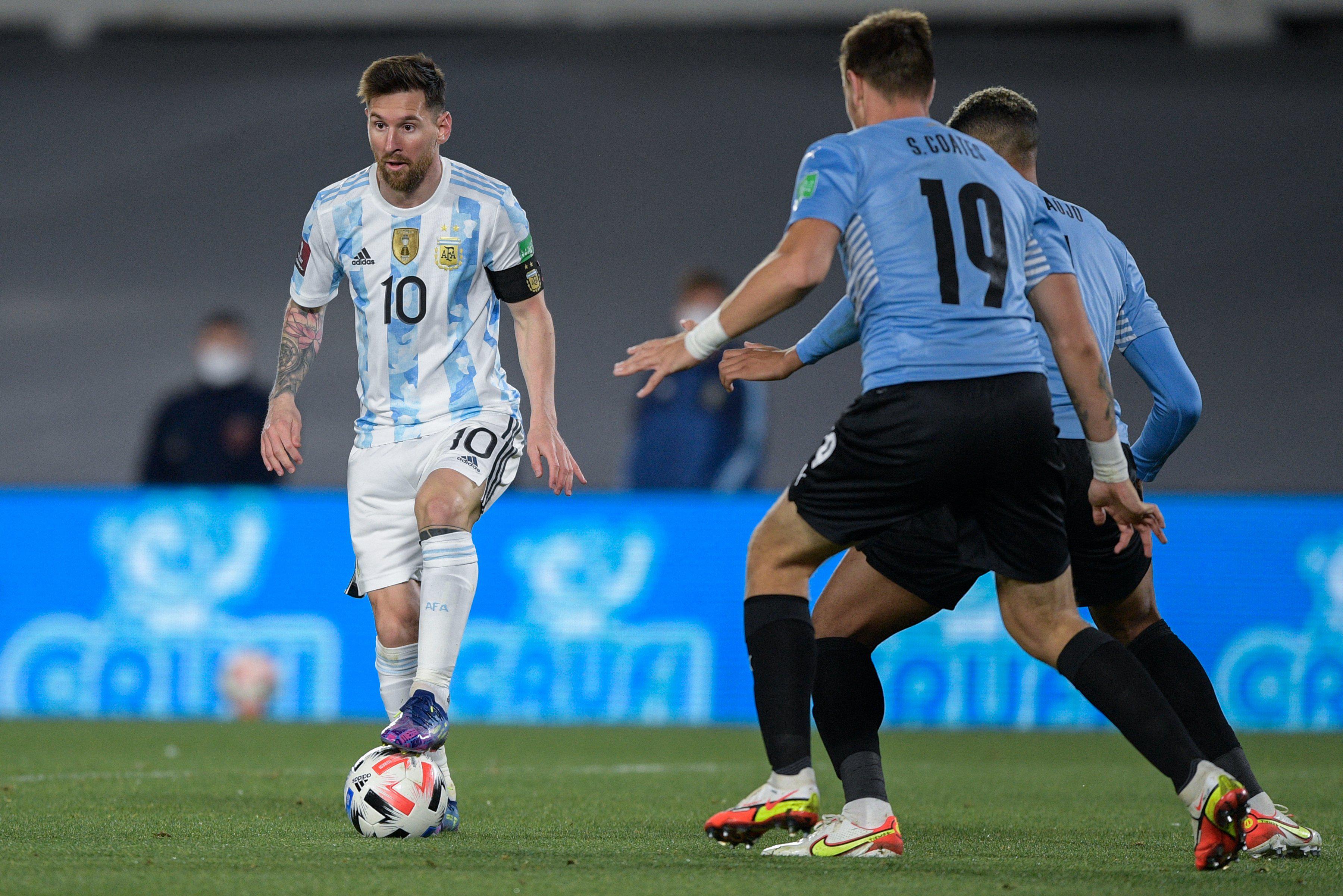 “Dibu” Martínez, De Paul y Messi, el podio de la goleada de Argentina vs Uruguay