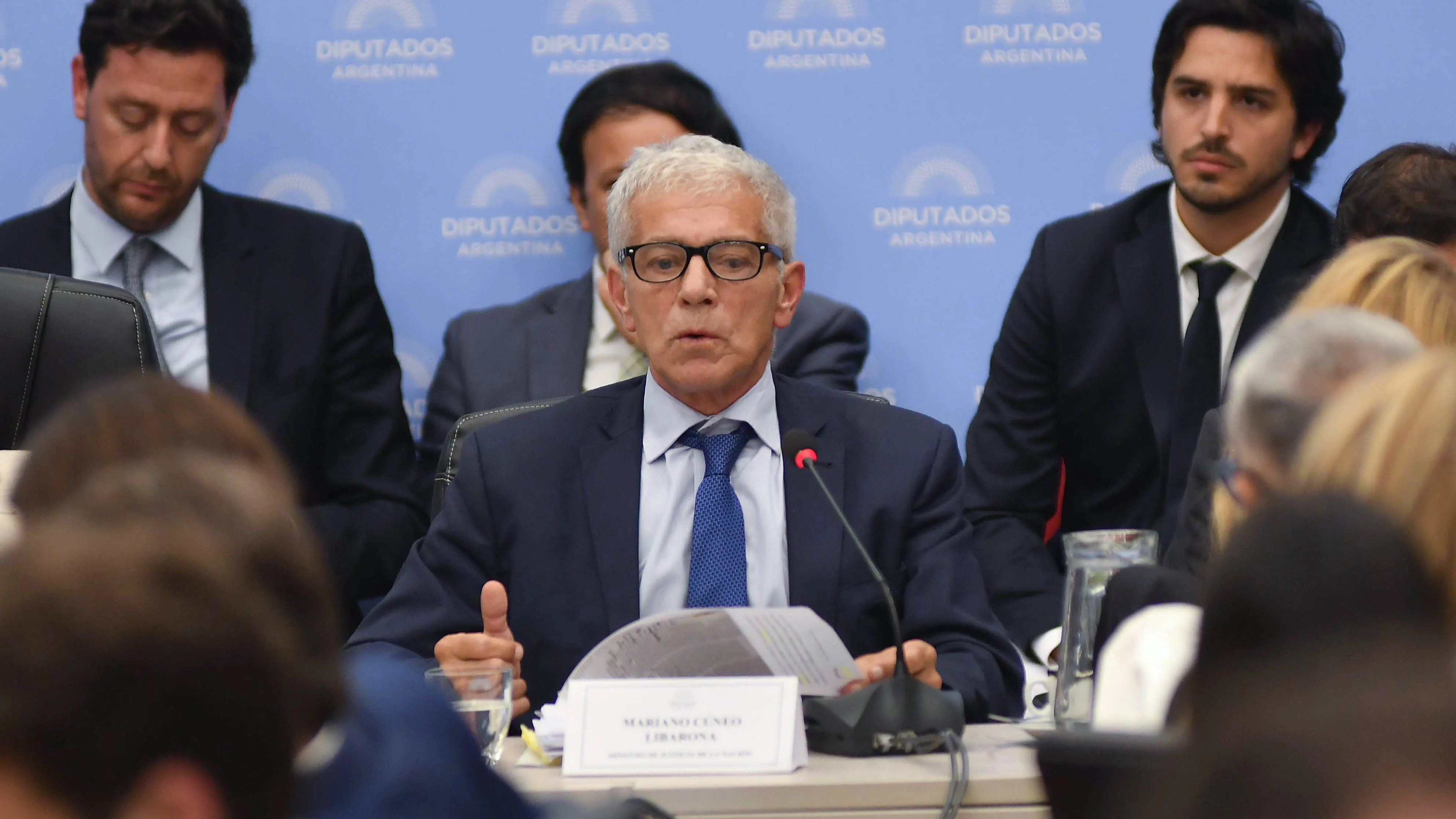 multimedia.grande.82ccf9868593fa92.Y8O6bmVvIGxpYmFyb25hIGJ5IG5hX2dyYW5kZS53ZWJw