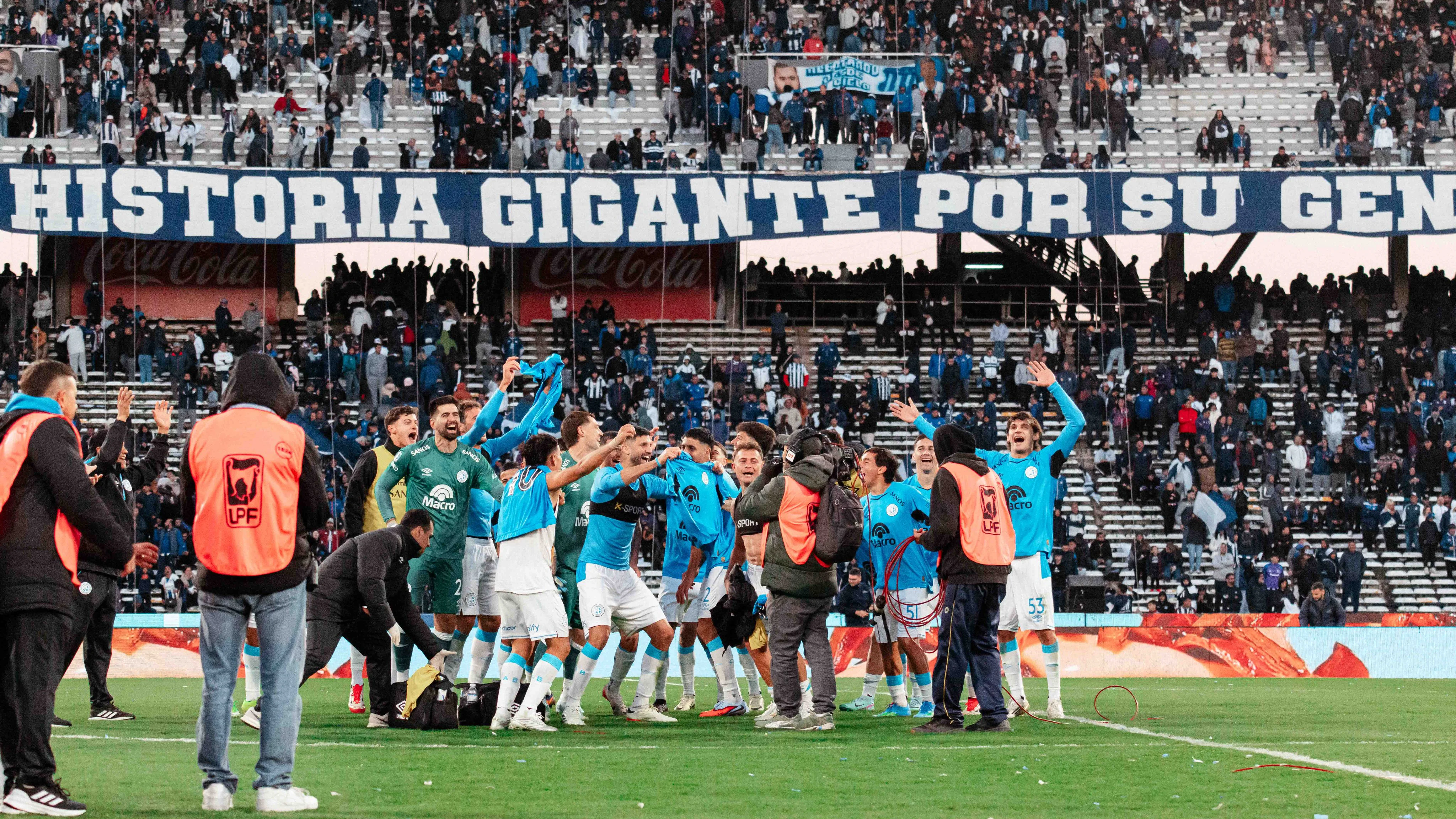 Artime y Zielinski celebraron el histórico triunfo de Belgrano ...