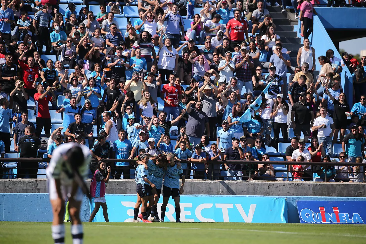 Belgrano pasó por arriba a Vélez en el Gigante de Alberdi