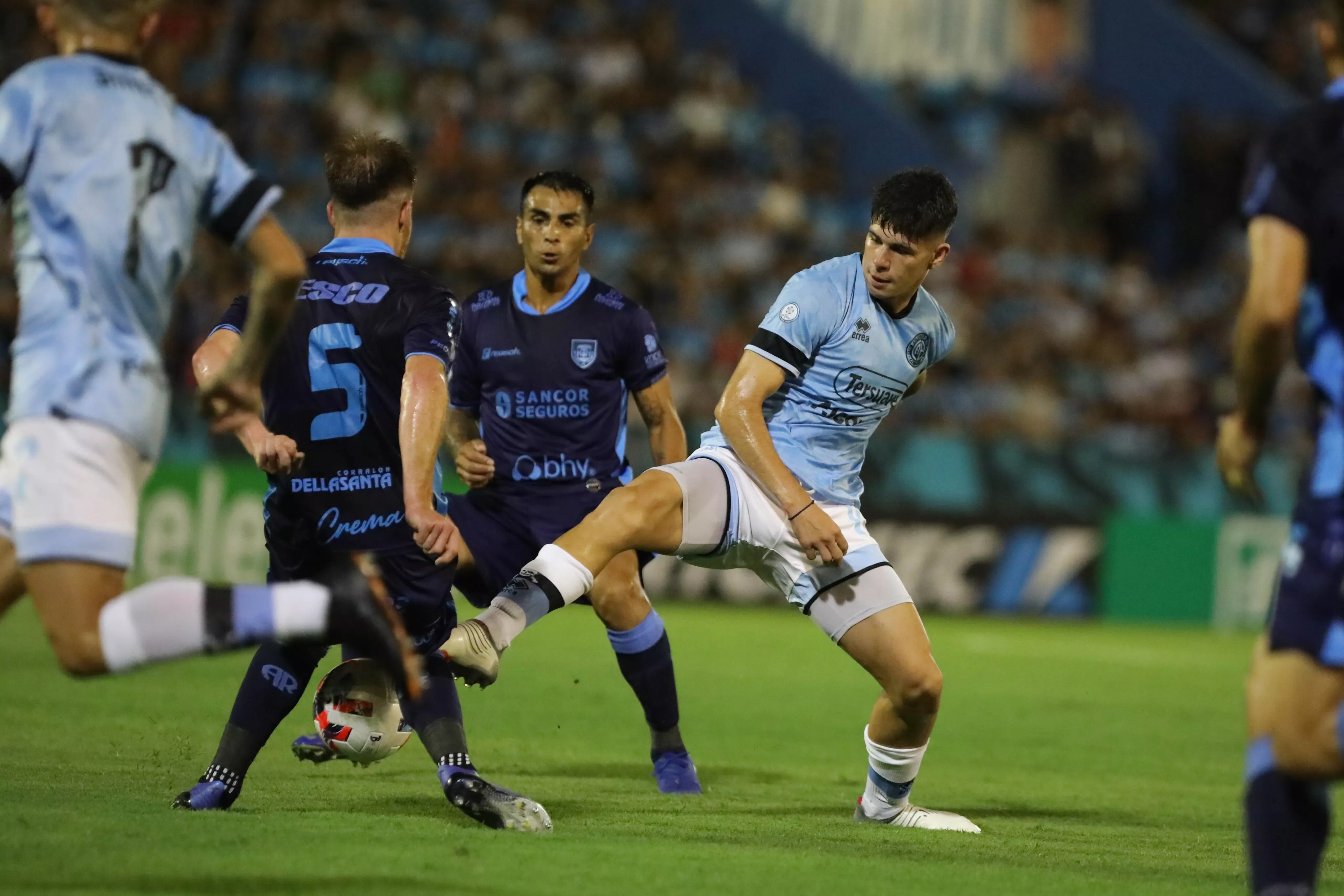 Bruno Zapelli y Susvielles, los destacados de Belgrano en el debut