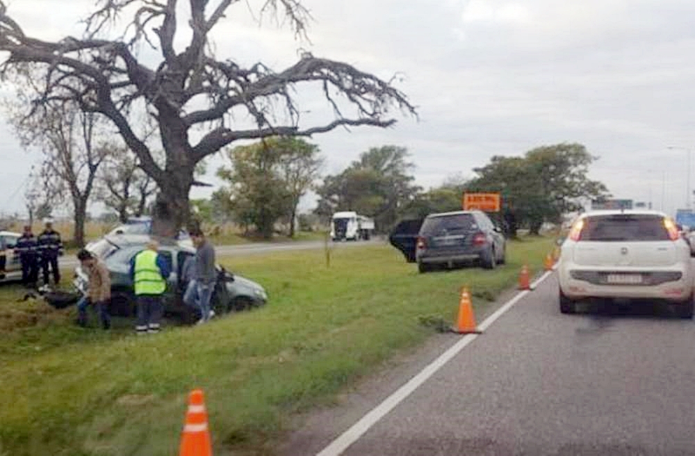 Un muerto en accidente fatal en la ruta E-53: chocaron un auto y una moto
