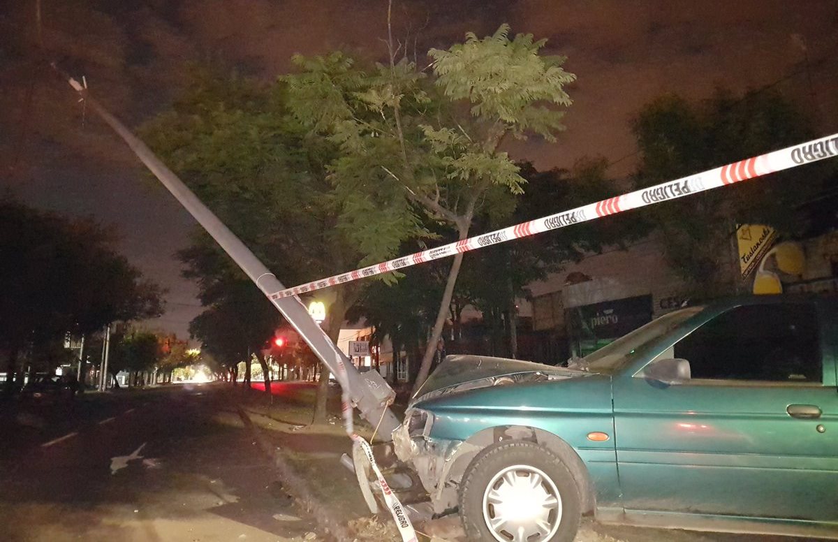 Conducía alcoholizado, perdió el control de su auto y chocó contra un ...