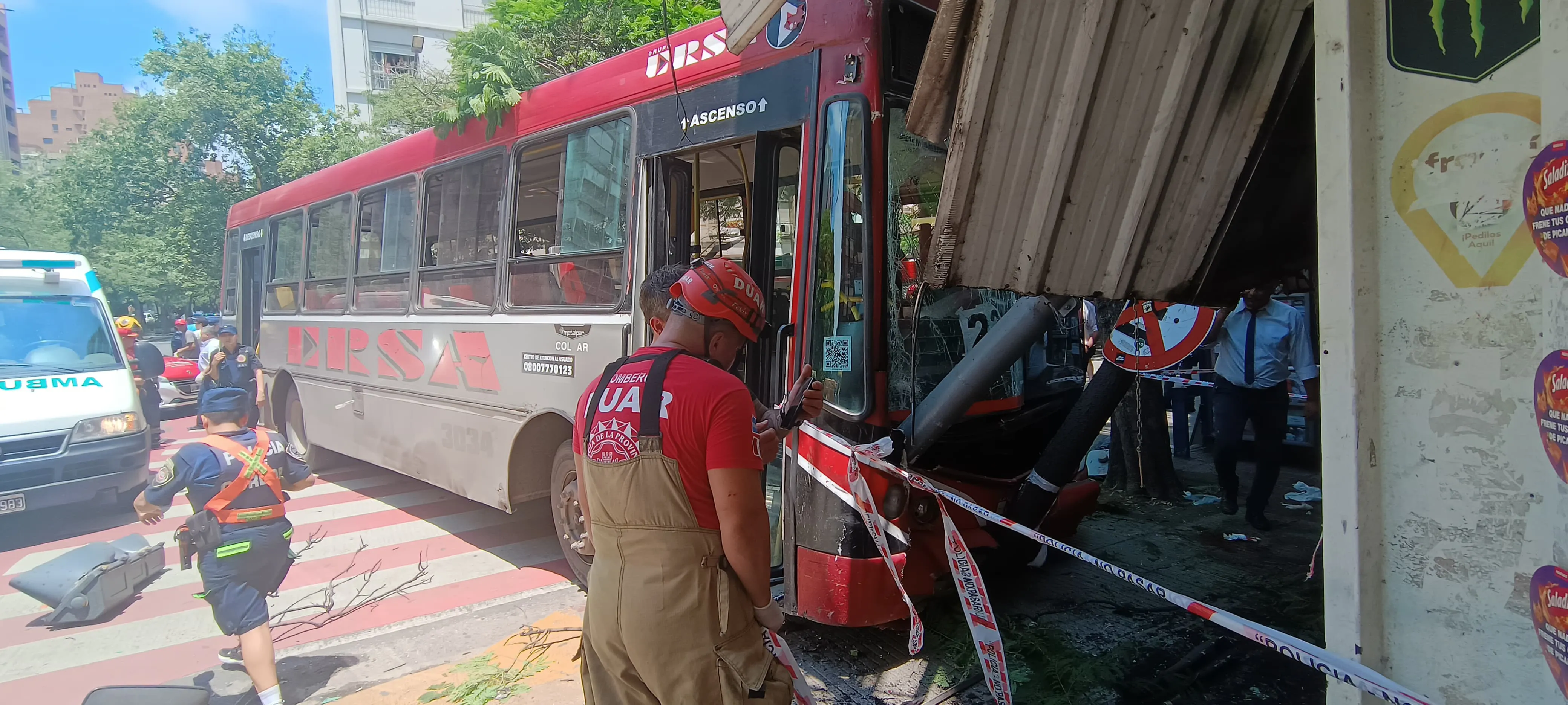Un colectivo de ERSA chocó violentamente en Illia y Chacabuco: dos ...
