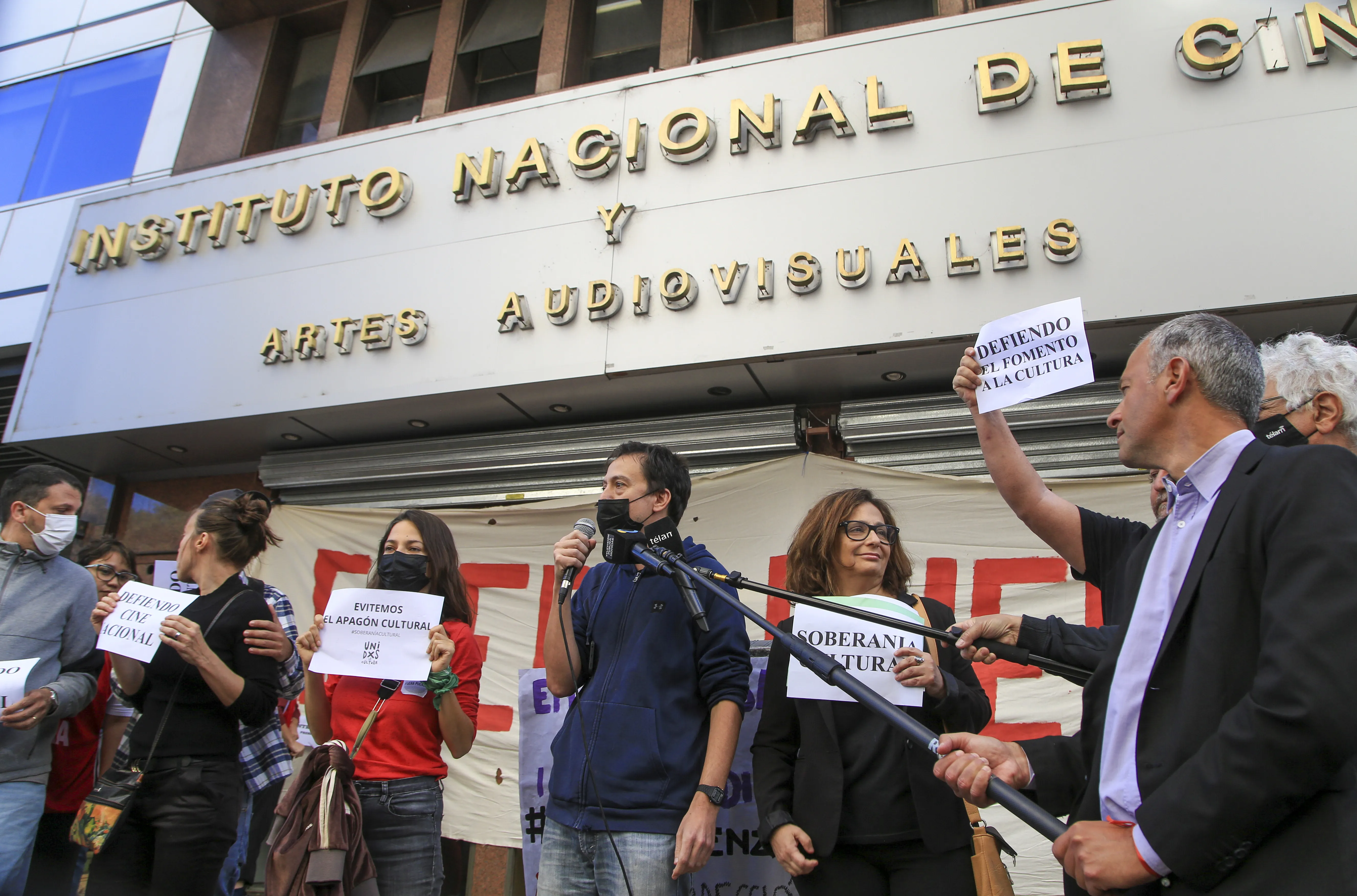 Ajuste al cine argentino: incertidumbre y despido de trabajadores en el  INCAA