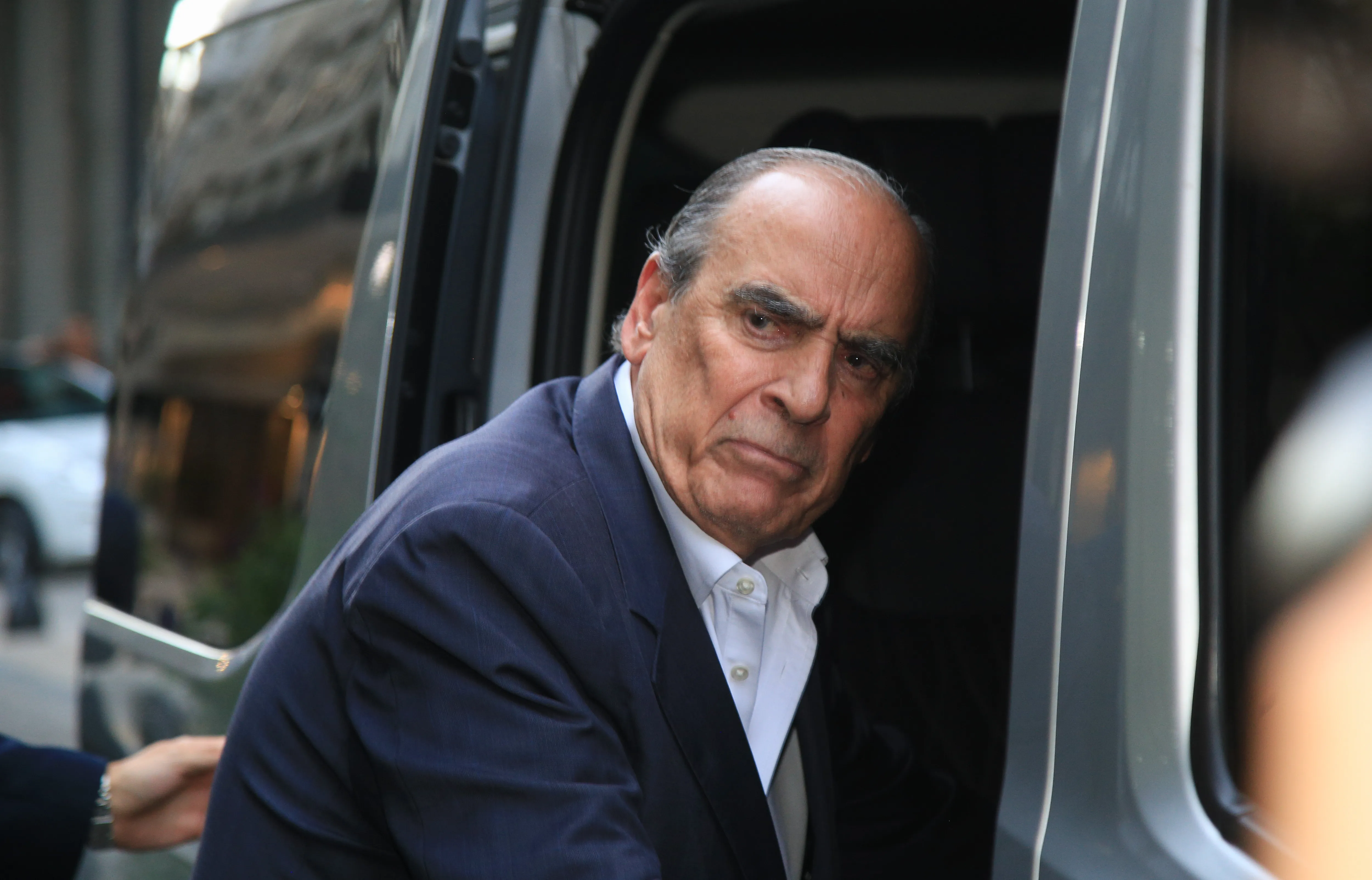 Tras las críticas por cobrar 180 mil dólares por mes de YPF, Francos negó percibir honorarios thumbnail