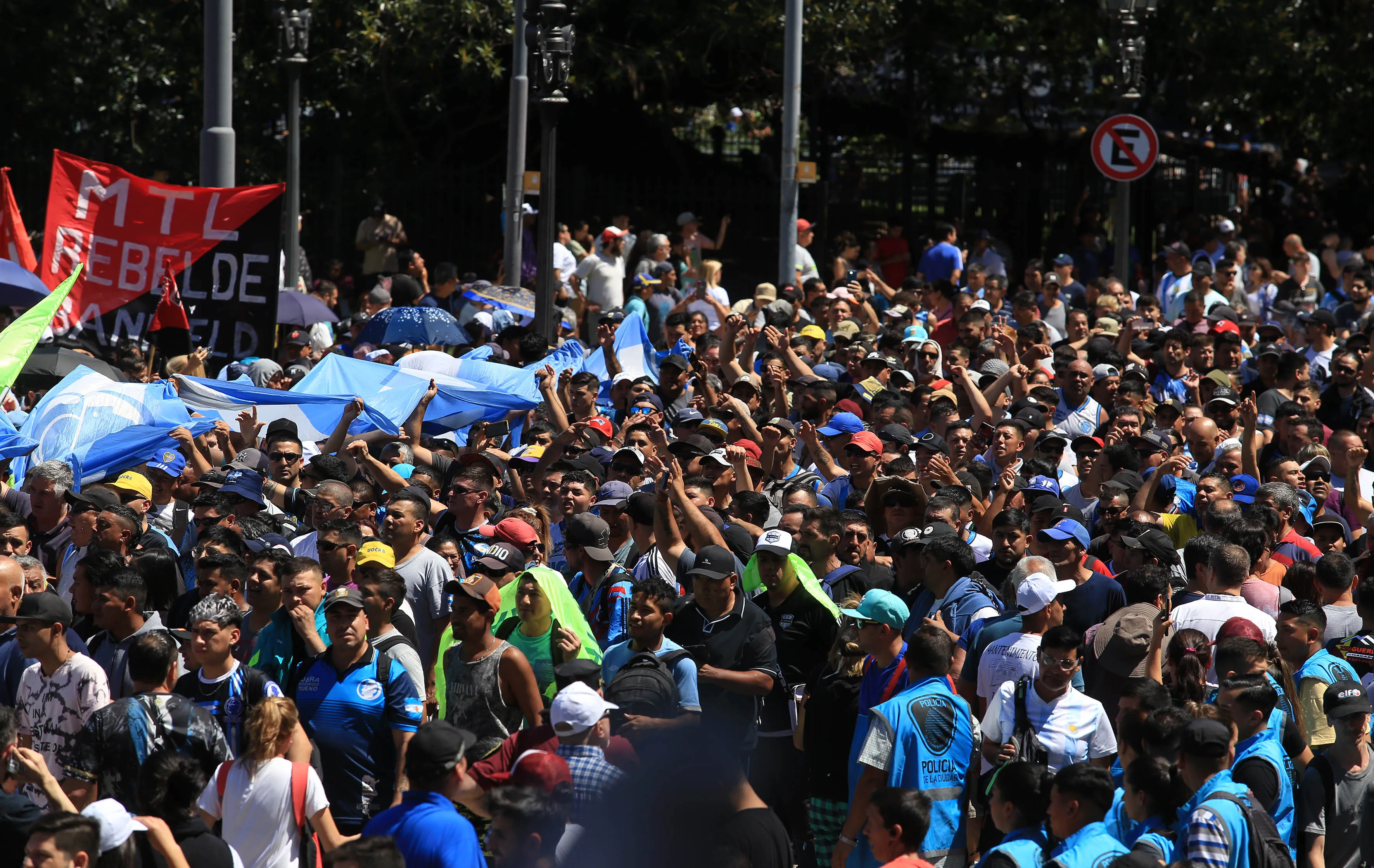 La CGT, las dos CTA y los movimientos sociales marcharon contra el ...