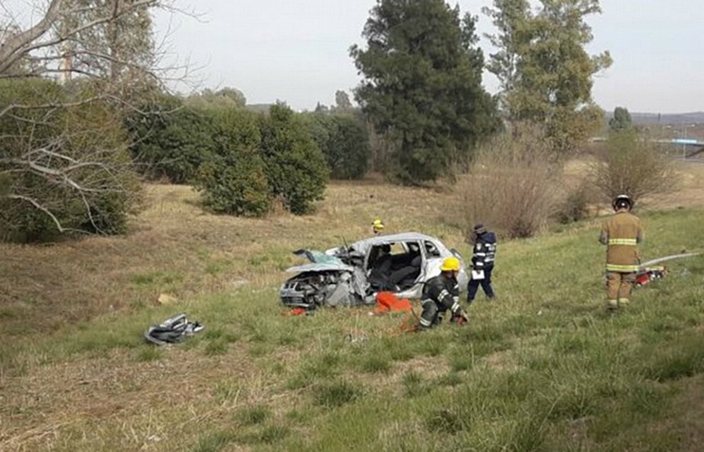 Una mujer chocó y volcó en la autopista a Carlos Paz