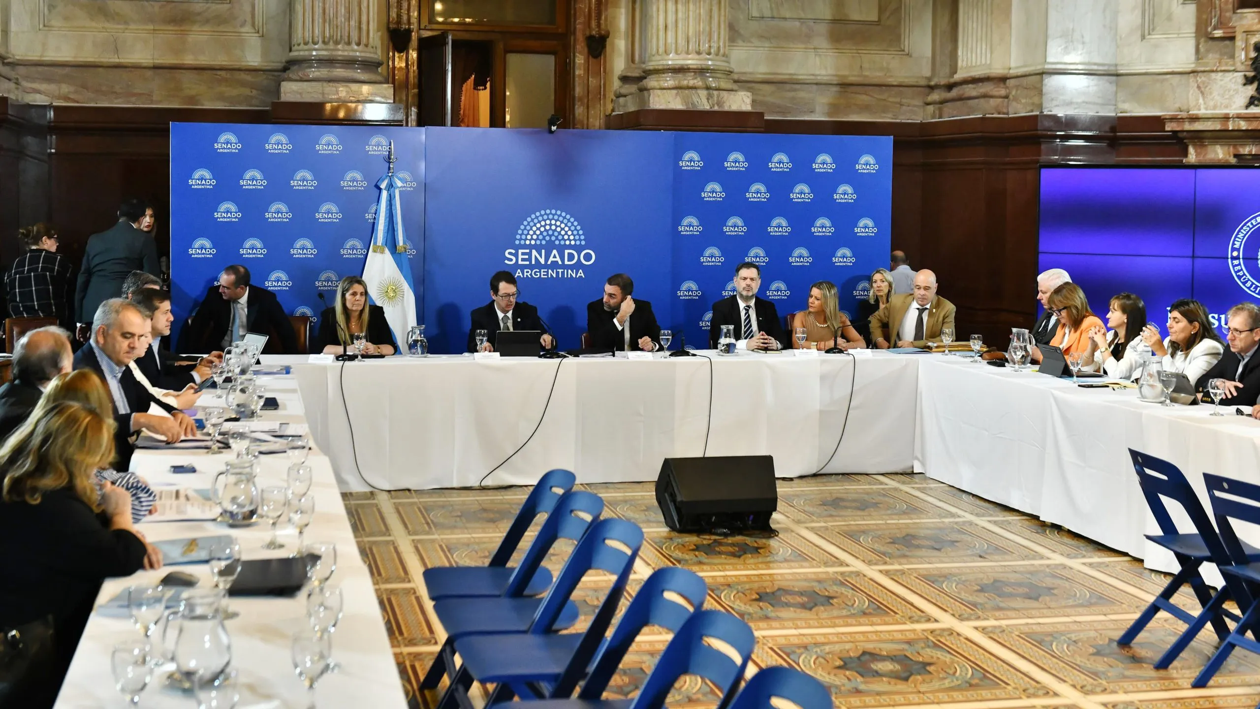 Presupuesto: LLA obtuvo dictamen en el Senado, pero no logró incluir el desfinanciamiento de sectores claves thumbnail