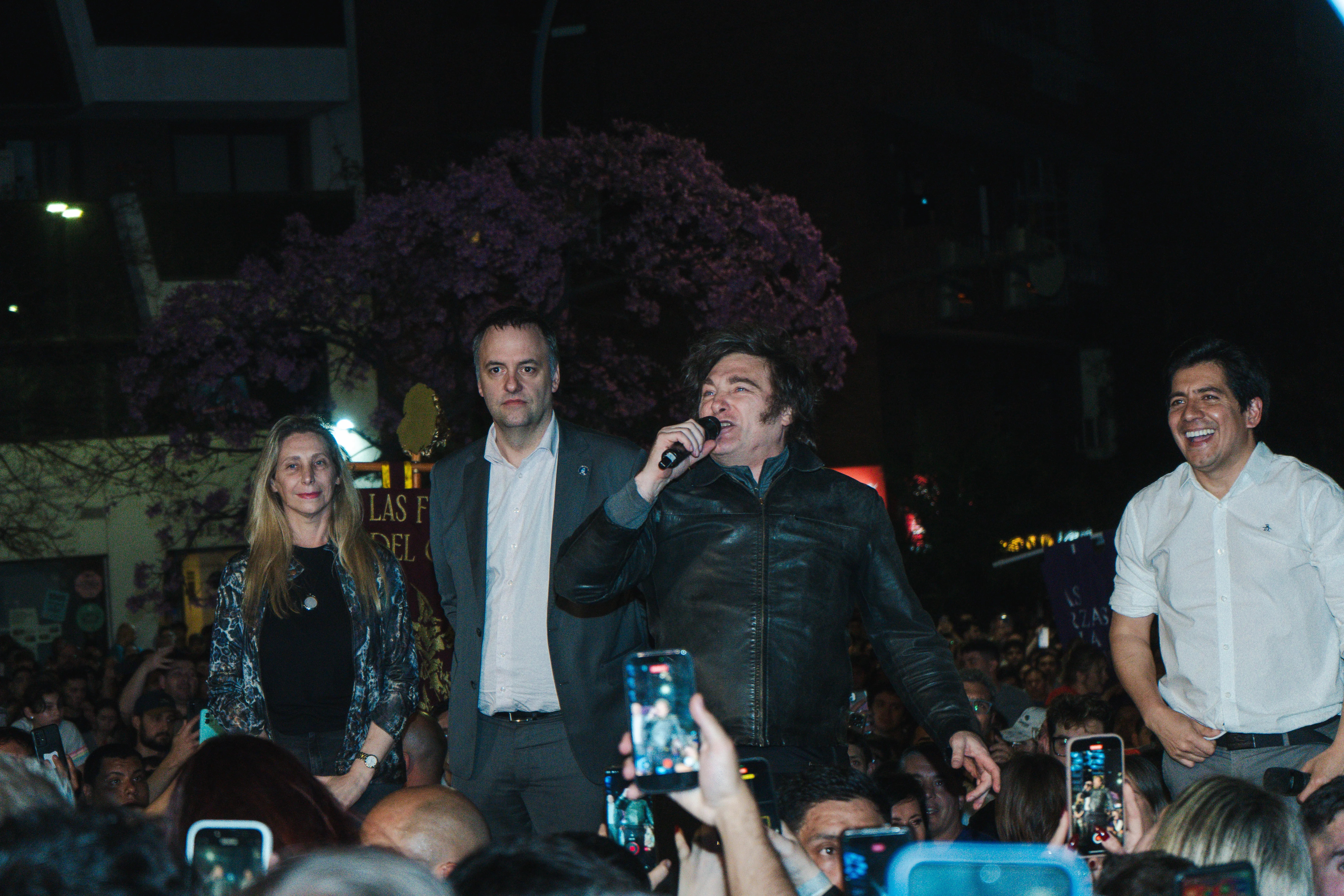 En fotos: "No nos podemos permitir fracasar de vuelta", dijo Milei en el Parque Sarmiento thumbnail