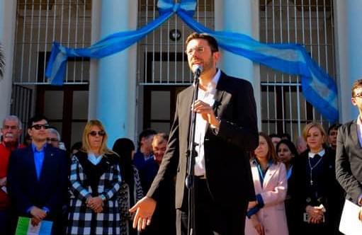 Gastón Re intendente de Oncativo by FB