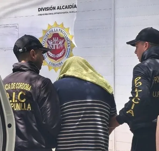 hombre detenido by poli