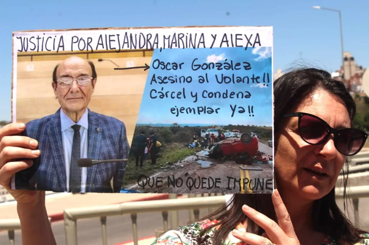 marcha contra oscar gonzalez mas democracia