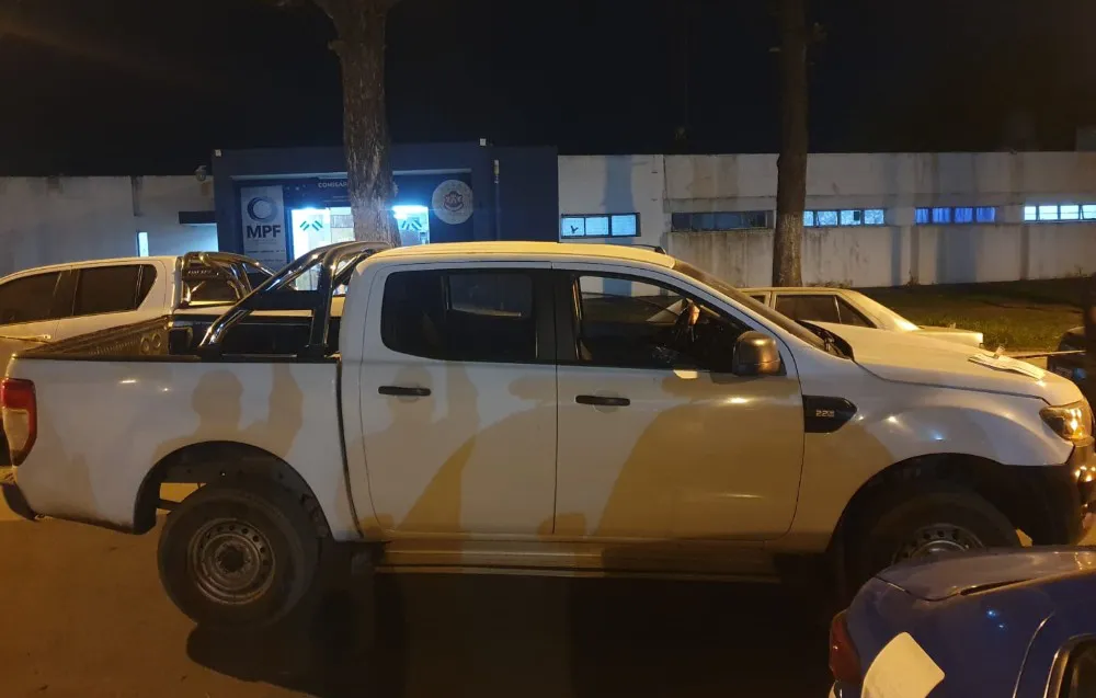 camioneta policía arrastrado web