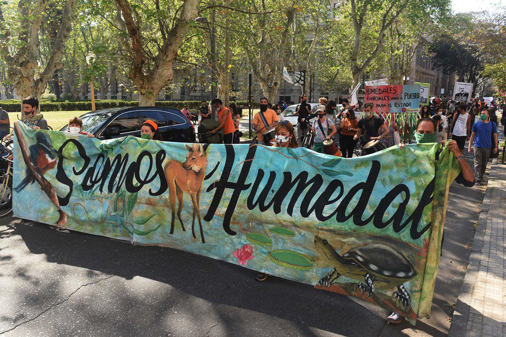 marcha por humedales by Télam