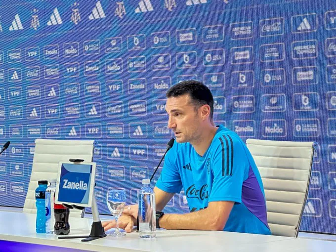 Lionel Scaloni en conferencia de prensa (Twitter Selección Argentina) 02