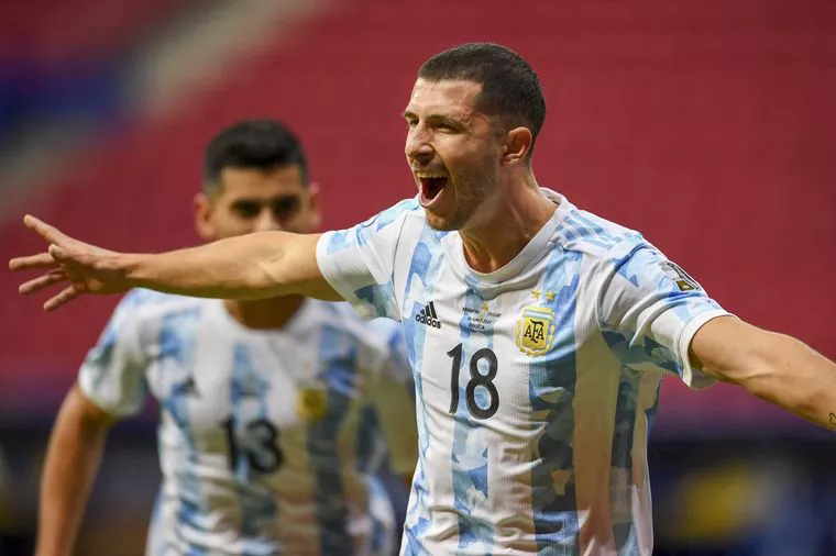 Guido Rodríguez, ya sin Covid-19, sería titular en Argentina ante Colombia