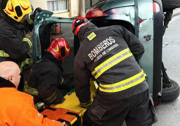 vuelco de auto en altamira