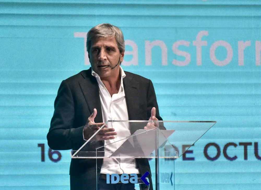 Luis Caputo en el Coloquio de IDEA (NA)