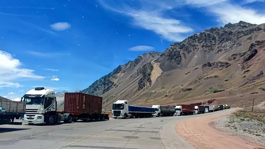 Paso Fronterizo a Chile (Télam)