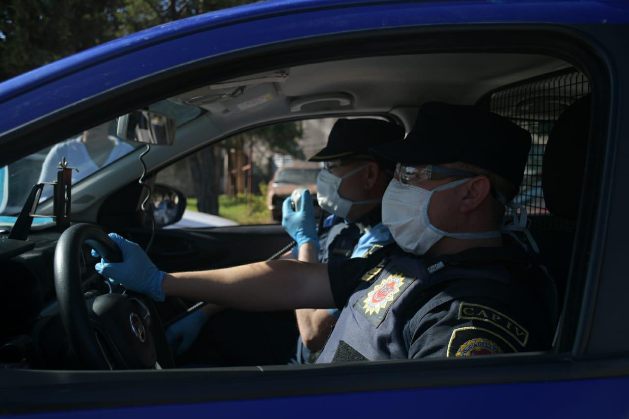 coronavirus policia cuarentena