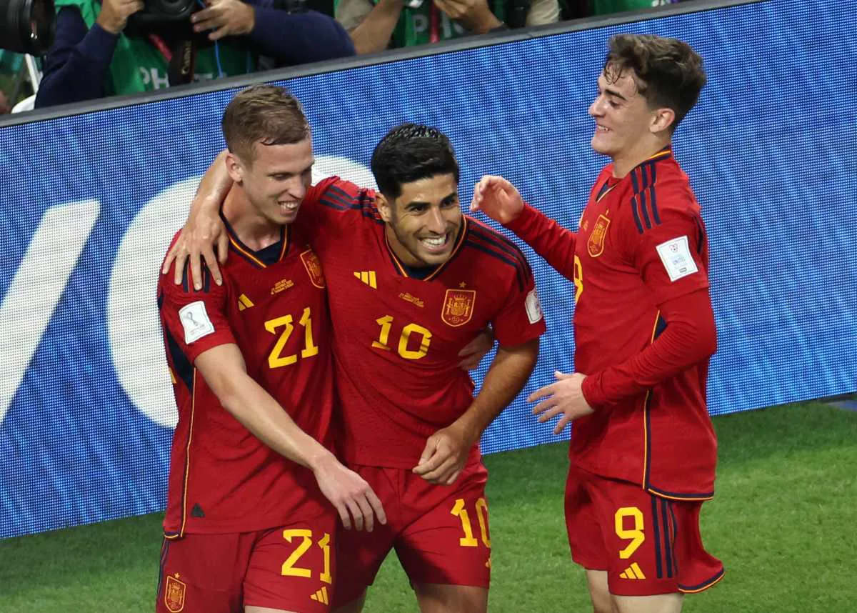 españa by NA REUTERS Carl Recine